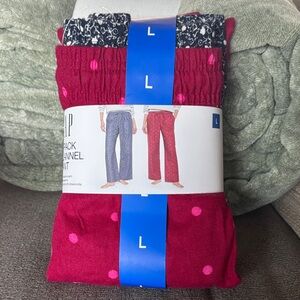 GAP Women's Red and Blue Flannel Pajama Pants